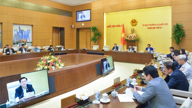 Ủy ban Thường vụ Quốc hội: Minh bạch, xử lý triệt để được tình trạng sở hữu chéo (17/3/2023)