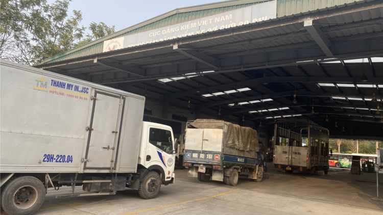 Thiếu đăng kiểm viên, các trung tâm đăng kiểm tại Hà Nội hoạt động cầm chừng (09/3/2023)