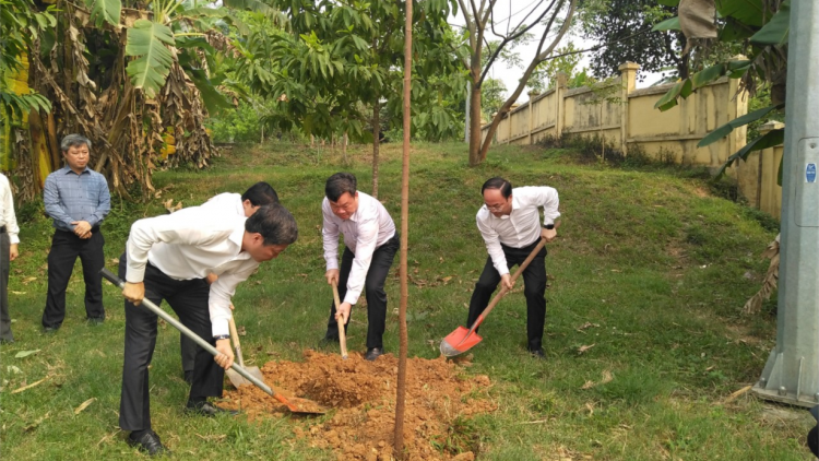 Bắc Kạn kiến nghị một số chính sách để người dân có thể “sống” được từ rừng (23/3/2023)