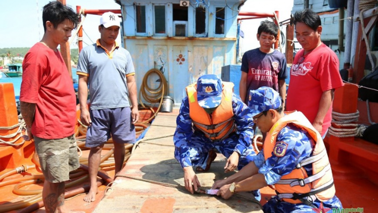 Vùng Cảnh sát biển 1 đấu tranh chống buôn lậu gian lận thương mại trên biển (16/03/2023)