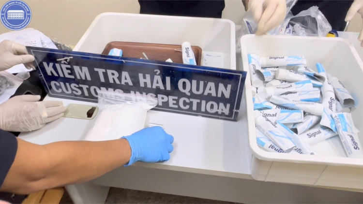 Hải quan TP.HCM thông tin vụ phát hiện tiếp viên Vietnam Airlines vận chuyển ma túy (17/3/2023)