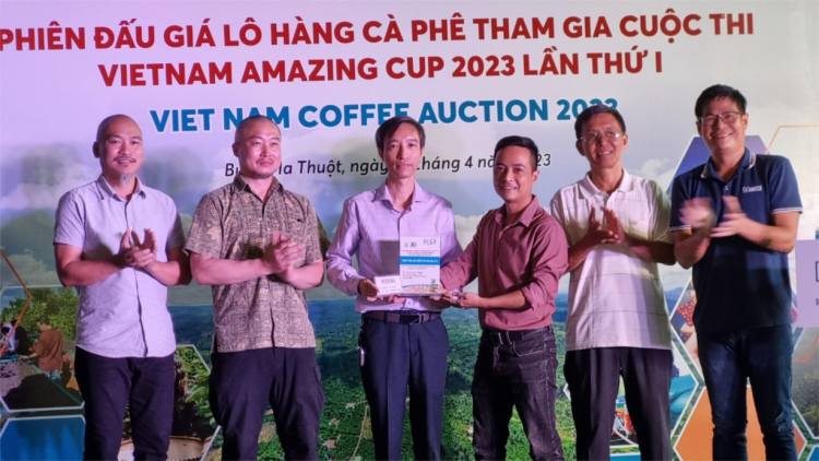 Lần đầu tiên thực hiện đấu giá thành công lô hàng cà phê đặc sản (29/4/2023)