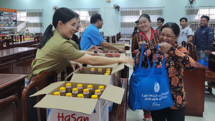 Xin việc khó khăn, công nhân ở Bình Dương trân quý từng ngày làm việc (19/4/2023)