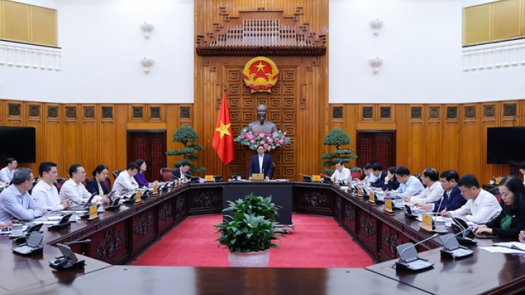 Thủ tướng Phạm Minh Chính chủ trì họp về các giải pháp giảm lãi suất cho vay, tình hình hoạt động thị trường trái phiếu doanh nghiệp (25/04/2023)