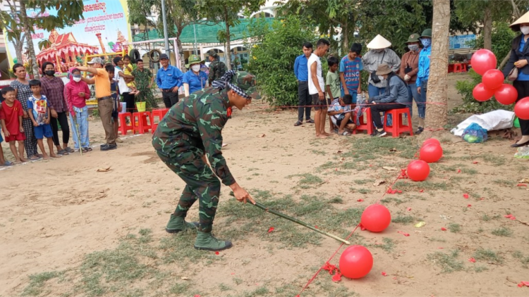 Ấm lòng Tết quân dân đồng bào Khmer (11/4/2023)
