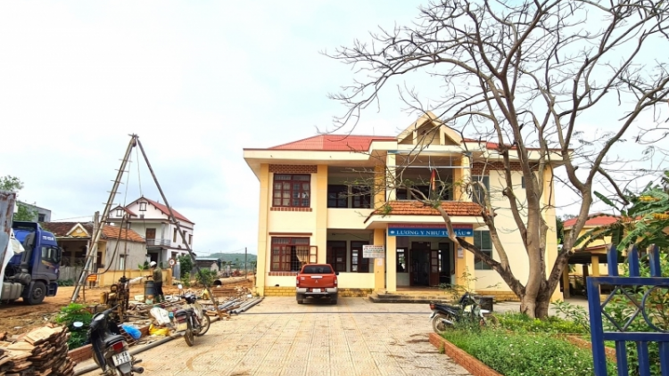 Thi công đường cao tốc, học sinh chịu khổ vì tiếng ồn, bụi khói (1/4/2023)