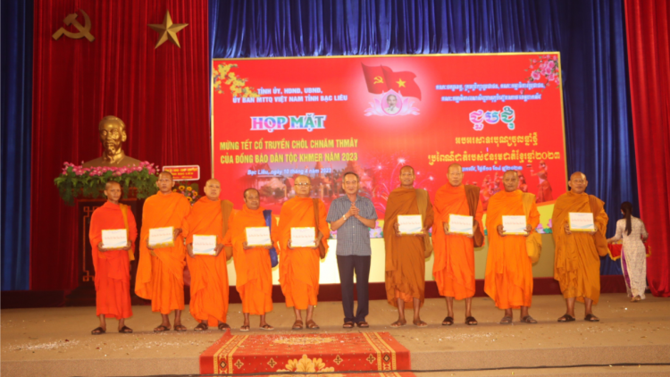 Chăm lo Tết Chol Chnam Thmay đồng bào Khmer Nam bộ (10/4/2023)