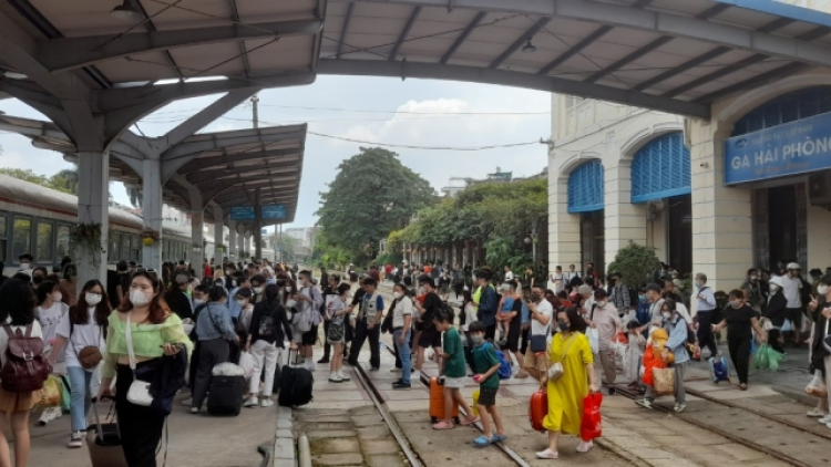 City tour Hải Phòng hấp dẫn, Ga Hải Phòng đón lượng khách kỷ lục trong đợt nghỉ lễ (2/5/2023)