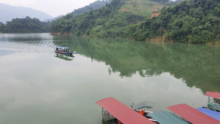 Người dân vùng hồ Nặm Cắt (Bắc Kạn) sẽ không còn phải đi thuyền khi đi làm nương (28/5/2023)
