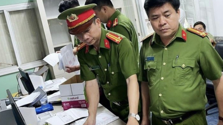 THỜI SỰ 18H CHIỀU 31/5/2023: Công an tỉnh Đồng Nai thu giữ hàng trăm nghìn giấy ghi khống bệnh tật, để trục lợi bảo hiểm, tại nhiều phòng khám trên địa bàn.
