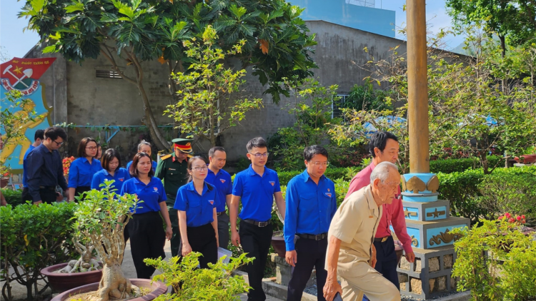 Cựu chiến binh tâm huyết xây dựng Khu tưởng niệm Bác Hồ ở phố biển (18/5/2023)