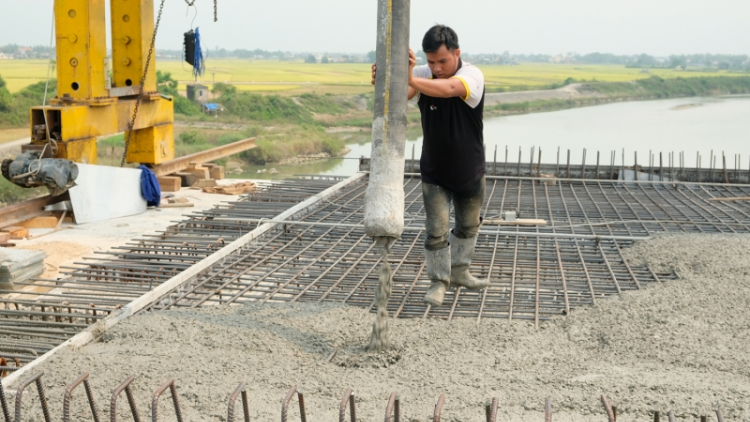 Làm việc xuyên Lễ để đẩy nhanh tiến độ trên công trình giao thông trọng điểm (2/5/2023)