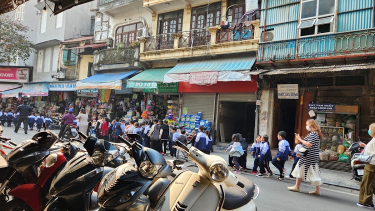 Hà Nội: Người dân, chính quyền cơ sở ủng hộ phương án cho thuê vỉa hè (17/5/2023)