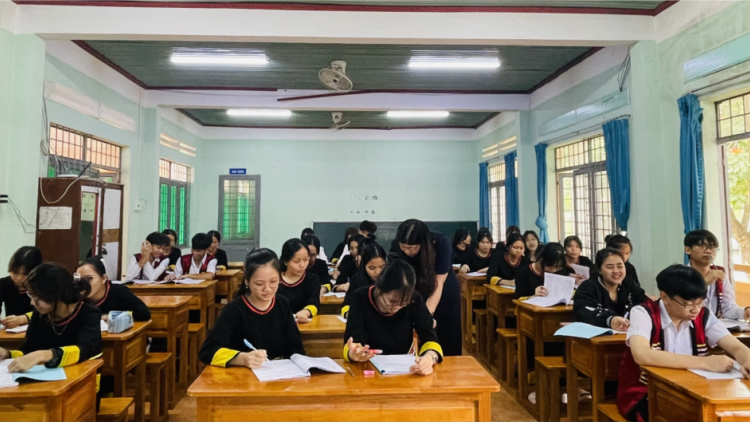 Thầy và trò tại Gia Lai nỗ lực cho kì thi THPT  (20/5/2023)