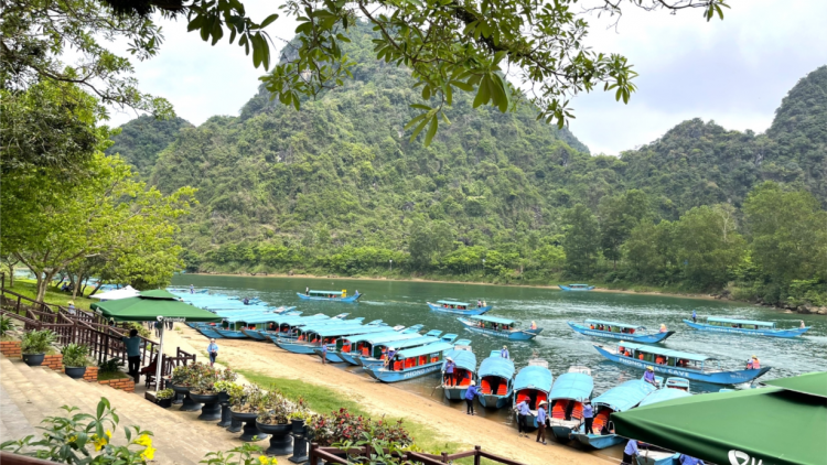 Du khách đổ về Phong Nha- Kẻ Bàng dịp lễ tăng đột biến (01/5/2023)
