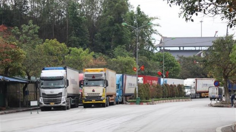 Xe chở hàng lên cửa khẩu tăng đột biến, Lạng Sơn tìm phương án tăng năng lực thông quan (27/5/2023)