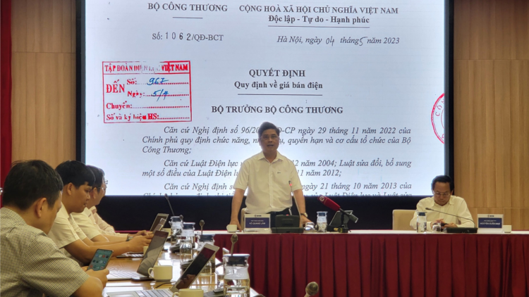 Tăng giá bán lẻ điện bình quân 3%: Gia đình bạn phải trả thêm bao nhiêu tiền điện/tháng? (04/05/2023)