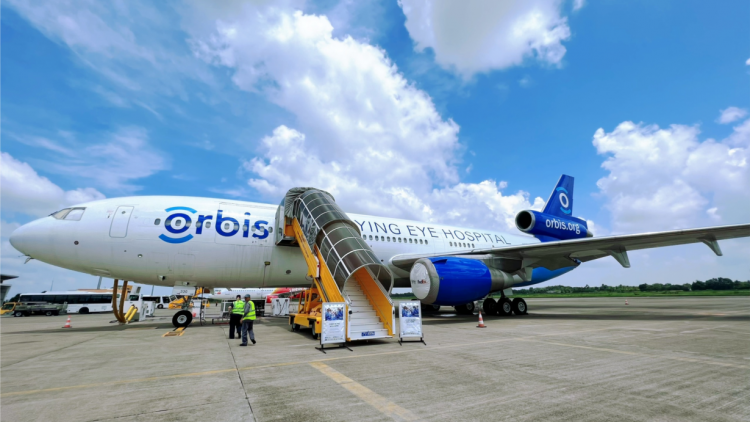 Bệnh viện mắt "Bay Orbis" mang “ánh sáng miễn phí” đến trẻ em Cần Thơ (24/5/2023)