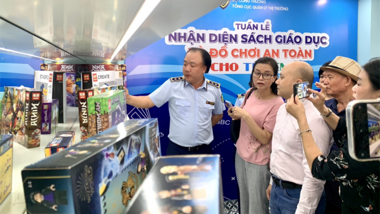 Nhận diện sách và đồ chơi trẻ em thật - giả (01/6/2023)