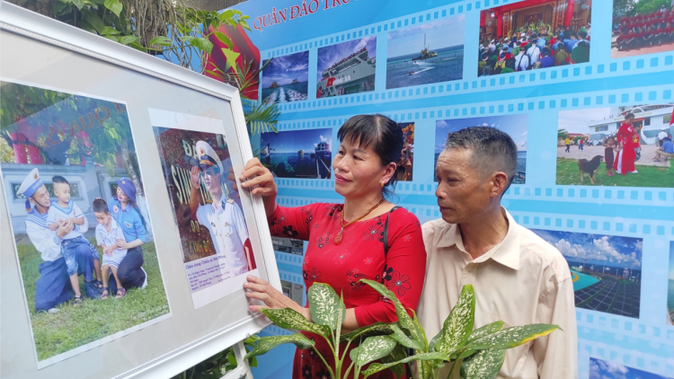 Hải Phòng: Trưng bày ảnh báo chí “Bộ đội Cụ Hồ - Người chiến sĩ Hải quân” (10/6/2023)
