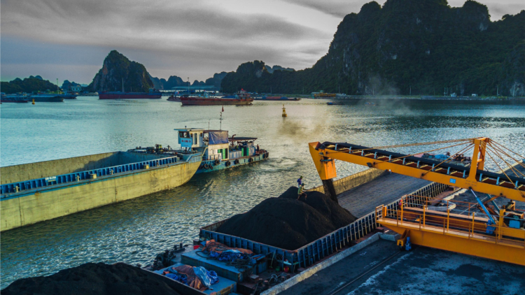 THỜI SỰ 18H CHIỀU 14/6/2023: Tập trung triển khai các giải pháp bảo đảm cung ứng đủ than cho sản xuất điện trong các tháng mùa khô, Tập đoàn Công nghiệp Than - Khoáng sản Việt Nam cam kết đảm bảo cung cấp than vượt 15% so năm ngoái.