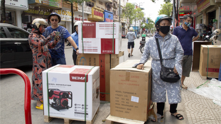 “Sốt” máy phát, quạt tích điện, điều hoà do nắng nóng cao điểm (3/6/2023)