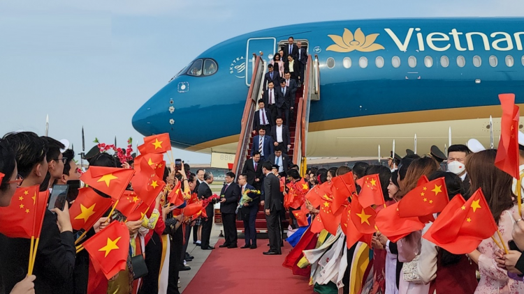 Thủ tướng Phạm Minh Chính tới Bắc Kinh bắt đầu thăm chính thức Trung Quốc và dự Hội nghị của Diễn đàn kinh tế thế giới (25/6/2023)