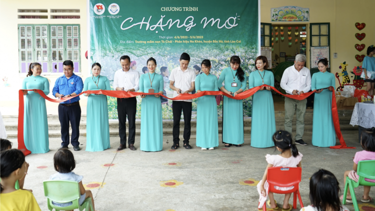Hành trình "Chặng mơ" tặng quà các em nhỏ vùng cao Tà Chải (6/6/2023)