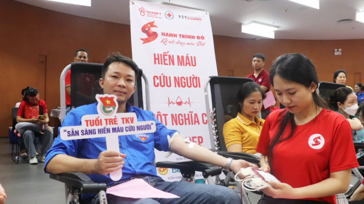 Quảng Ninh: tiếp nhận hơn 800 đơn vị máu trong ngày đầu hiến máu “Giọt hồng Hạ Long – Kết nối dòng máu Việt” (18/6/2023)