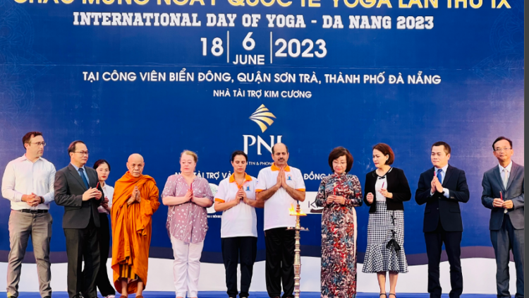 Gần 1.500 người tham gia Chương trình đồng diễn Yoga Đà Nẵng 2023 (18/6/2023)