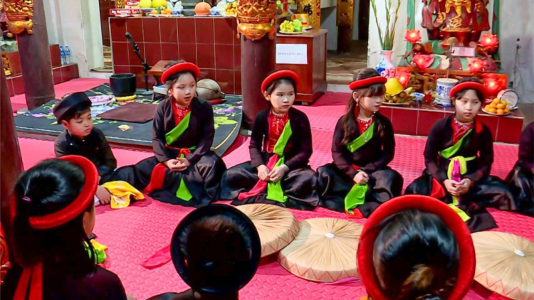 Phòng học ươm mầm nuôi dưỡng các tài năng quan họ nhỏ tuổi ở tỉnh Bắc Ninh (1/6/2023)