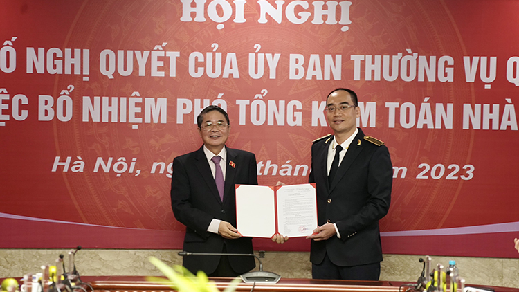 Công bố Nghị quyết của Ủy ban Thường vụ Quốc hội về việc bổ nhiệm ông Bùi Quốc Dũng làm Phó Tổng Kiểm toán nhà nước (15/6/2023)