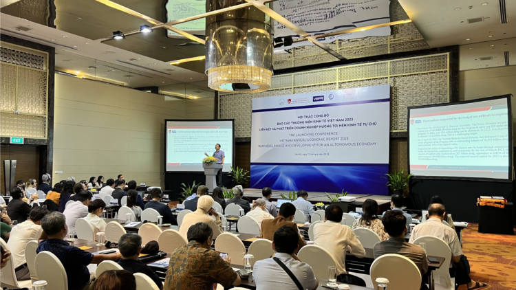 Báo cáo Thường niên Kinh tế Việt Nam 2023: nhận định 4 cơ hội và 3 kịch bản tăng trưởng kinh tế 2023 (22/6/2023)