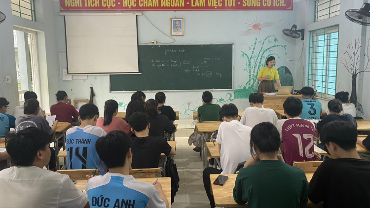 Không để học sinh bỏ thi do hoàn cảnh khó khăn và ảnh hưởng bởi mưa lũ (17/6/2023)