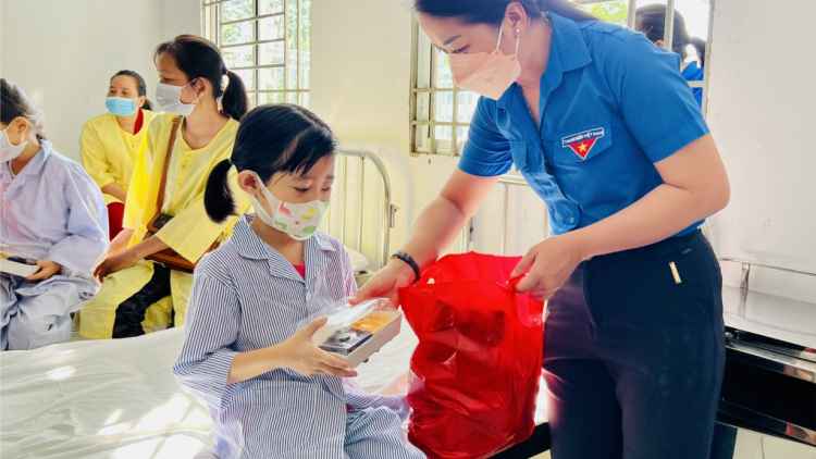 Ấm áp hành trình “Chuyến xe ước mơ 1/6” (01/6/2023)