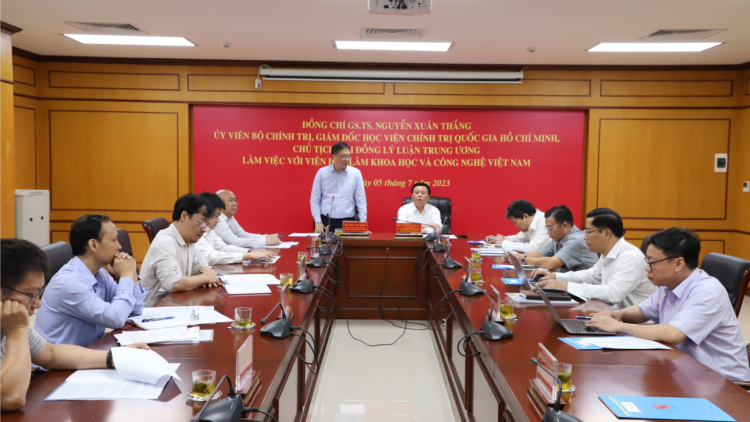 Đồng chí Nguyễn Xuân Thắng- Ủy viên Bộ Chính trị làm việc với Viện hàn lâm Khoa học và công nghệ Việt Nam (5/7/2023)