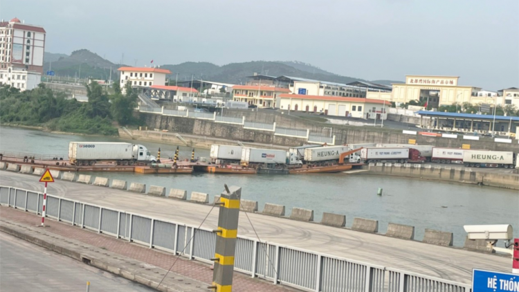 Hơn 860 nghìn tấn hàng XNK qua cửa khẩu quốc tế Móng Cái (15/7/2023)
