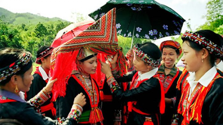 “Ra khỏi màn sương”- câu chuyện người phụ nữ Mông vượt qua tục “bắt vợ” (7/7/2023)