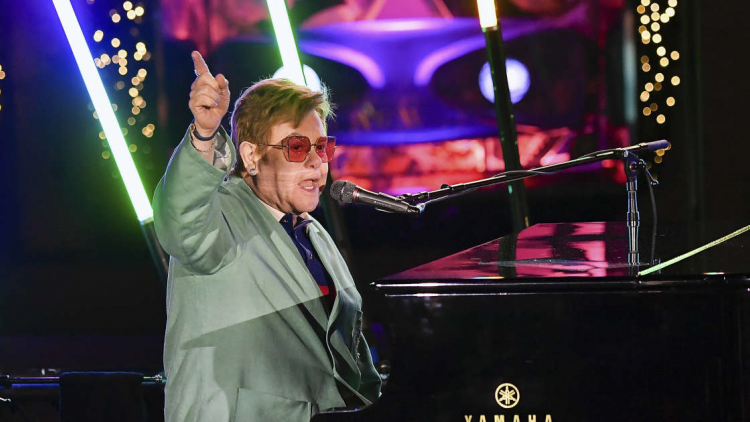 Elton John đầy cảm xúc trước khi chia tay khán giả , kết thúc sự nghiệp biểu diễn (10/7/2023)