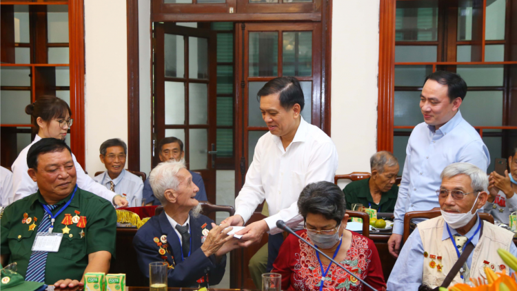 Chăm lo đời sống vật chất, tinh thần cho người có công với cách mạng (22/7/2023)
