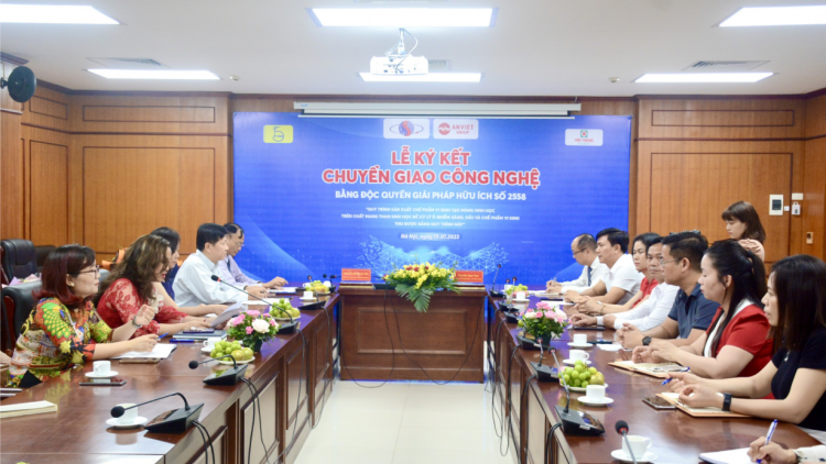 Chuyển giao công nghệ xử lý đất ô nhiễm bằng chế phẩm vi sinh tạo màng sinh học trên chất mang than sinh học (19/7/2023)