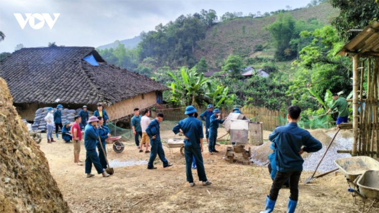 Yên Bái: Xác minh, làm rõ việc người dân thôn đặc biệt khó khăn phải viết giấy vay tiền làm đường (12/7/2023)