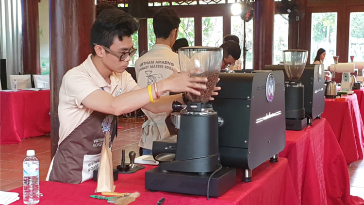 Cà phê đỉnh giá: Trong niềm vui ngắn cố gắng tạo niềm vui dài (30/7/2023)