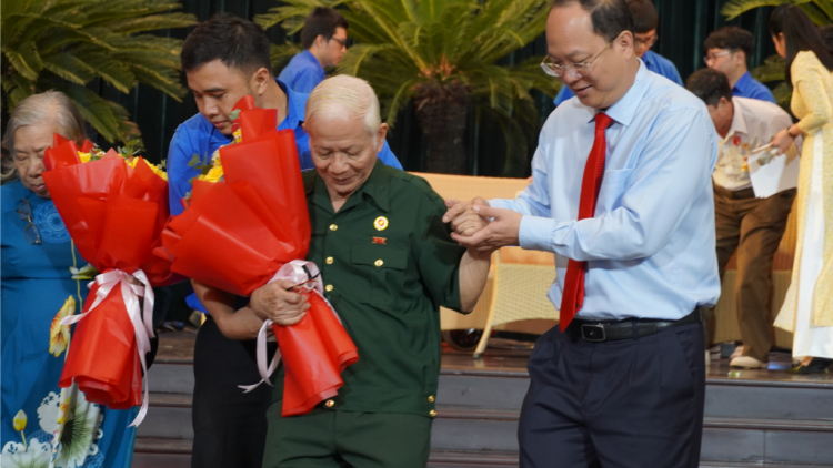 TP.HCM gặp gỡ tri ân 120 người có công tiêu biểu (25/7/2023)
