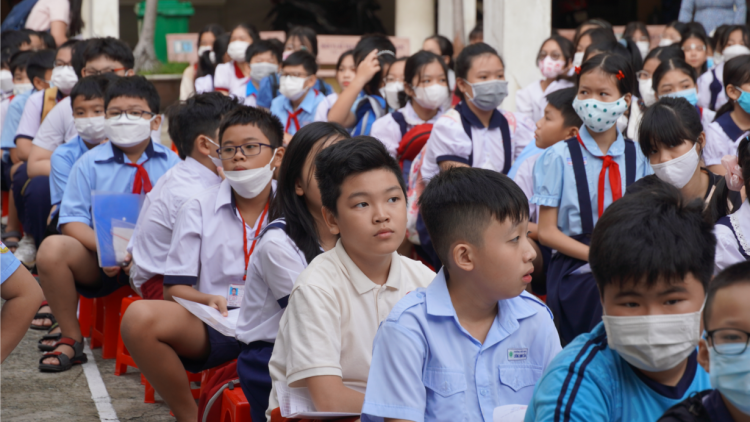 Hàng ngàn thí sinh thi khảo sát đầu vào lớp 6 tại hai trường ở TP.HCM (04/07/2023)