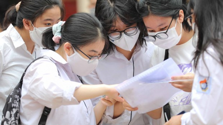 Xét tuyển đại học 2023: Nhiều trường dự báo điểm chuẩn giảm nhẹ (24/7/2023)