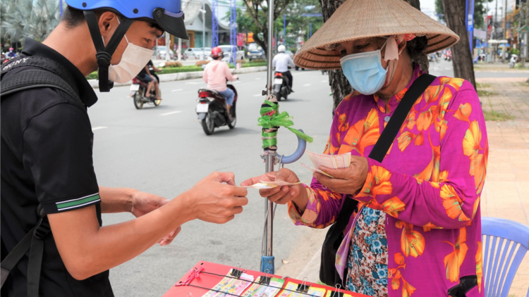 Xổ số miền Nam chấn chỉnh tình trạng đại lý “chèn ép” người bán vé số lẻ (24/7/2023)