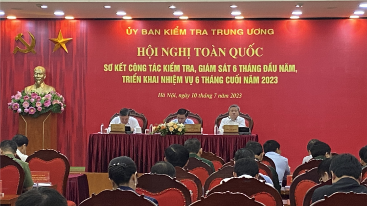 Quy định về bảo vệ người tố giác, đấu tranh chống tham nhũng, tiểu cực (10/7/2023)