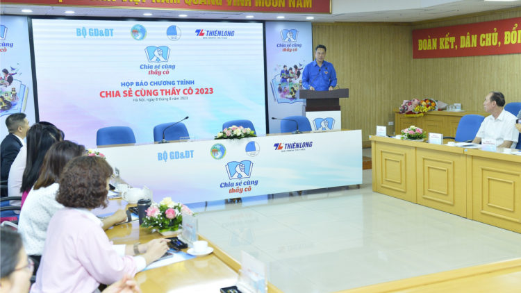 Khởi động Chương trình “Chia sẻ cùng thầy cô” năm 2023 (8/8/2023)