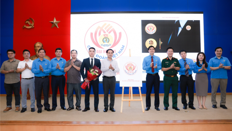 Trao giải cuộc thi thiết kế biểu trưng và tranh cổ động Đại hội XIII Công đoàn Việt Nam (07/08/2023)